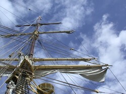 sails 512 x 384